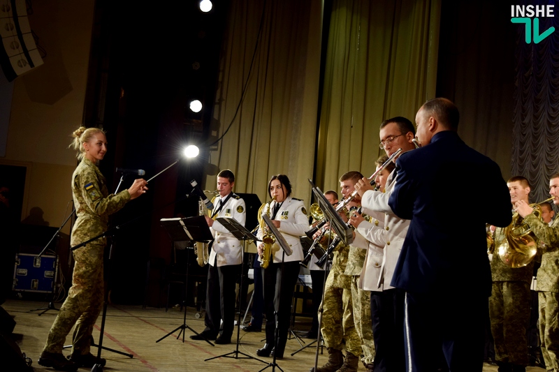 «Музыка объединяет»: в Николаеве марш украинских ВМС вместе сыграли оркестры украинской морской пехоты и брасс-квинтет оркестра ВВС США в Европе 25