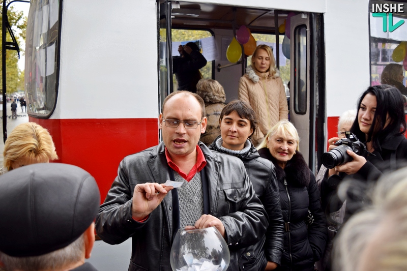 Троллейбусные «покатушки» и тематический торт: в Николаеве празднуют 50-летие николаевского троллейбуса 27