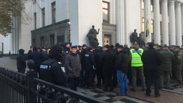 Второй день протестов под Радой – ночь прошла спокойно 4