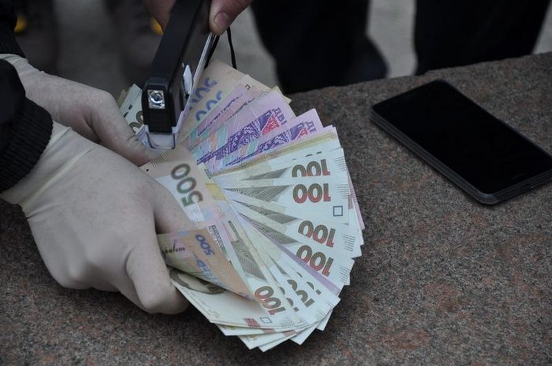 Сотрудники СБУ в Новой Одессе на взятке задержали следователя полиции 3