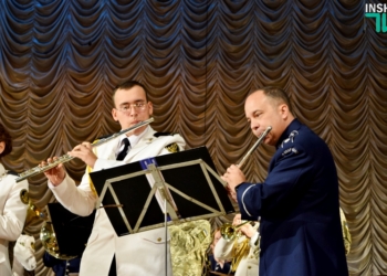 «Музыка объединяет»: в Николаеве марш украинских ВМС вместе сыграли оркестры украинской морской пехоты и брасс-квинтет оркестра ВВС США в Европе