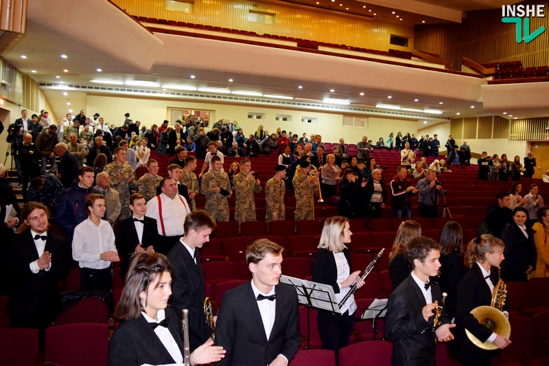 «Музыка объединяет»: в Николаеве марш украинских ВМС вместе сыграли оркестры украинской морской пехоты и брасс-квинтет оркестра ВВС США в Европе 33