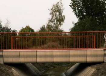 В Нидерландах открыли первый в мире мост, который напечатали на 3D-принтере