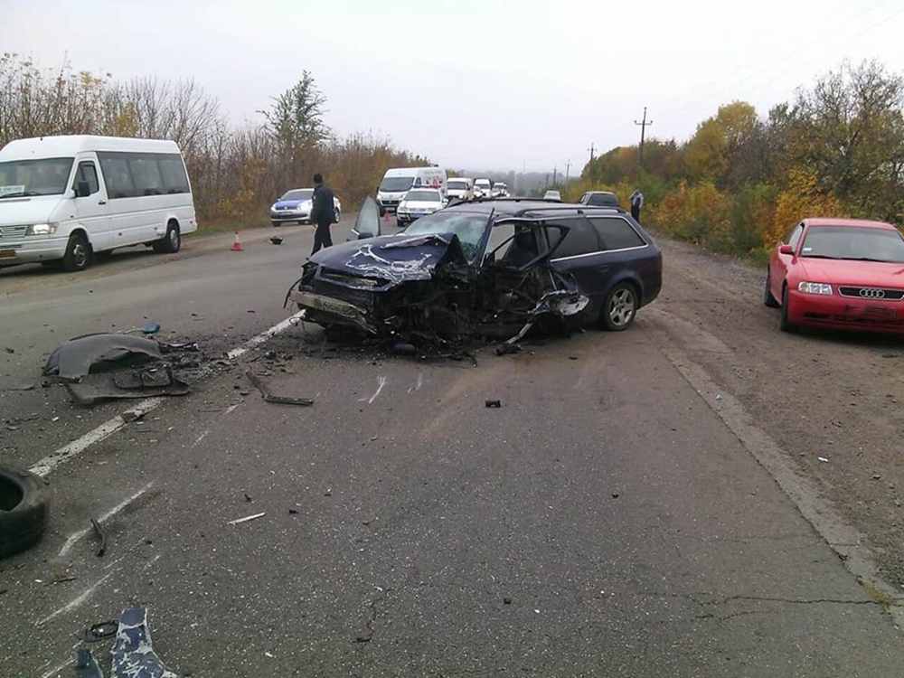 Неподалеку от Южноукраинска лоб в лоб столкнулись две легковушки – водитель одной из них погиб 5