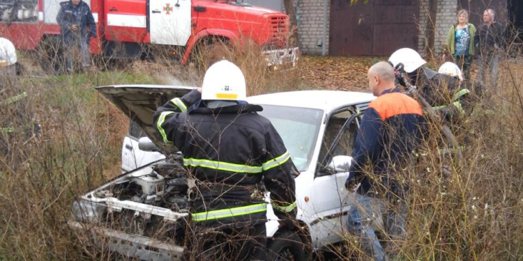 На Николаевщине горели два авто: одно в гараже в Очакове, другое – на Варваровском мосту в Николаеве