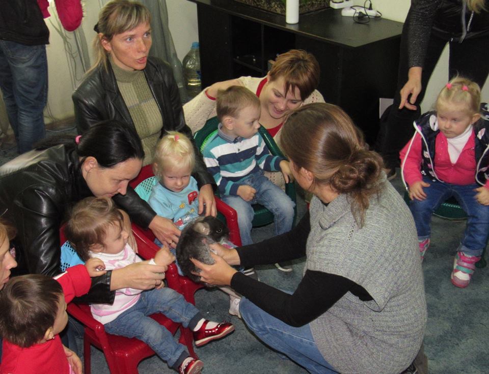 В Николаевском зоопарке продолжает проводить сеансы зоотерапии для детей с особыми потребностями 3