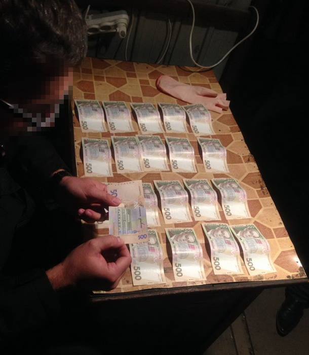 В Донецкой области СБУ задержала полицейского на продаже семи килограммов ртути 3