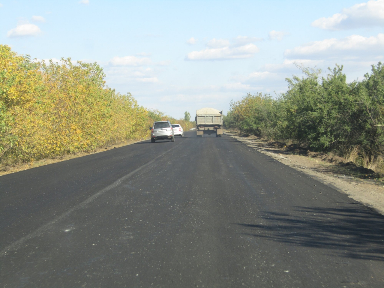 Вице-губернатор проверил ход работ на Т-15-08 «Калиновка-Снигиревка-Березнеговатое», которая должна быть сделана до 20 октября