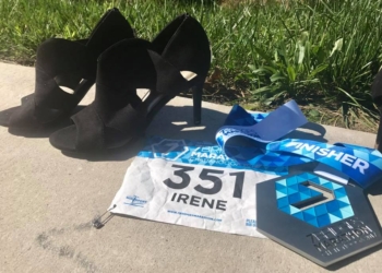 «Ну, мир, я это сделала»: американка в туфлях на высоком каблуке пробежала марафонскую дистанцию за 7,5 часов