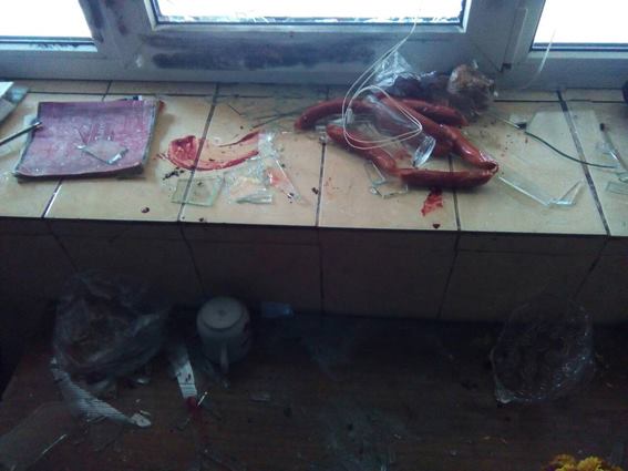 Все в крови и битом стекле. В Николаевской области подросток разгромил магазин 9