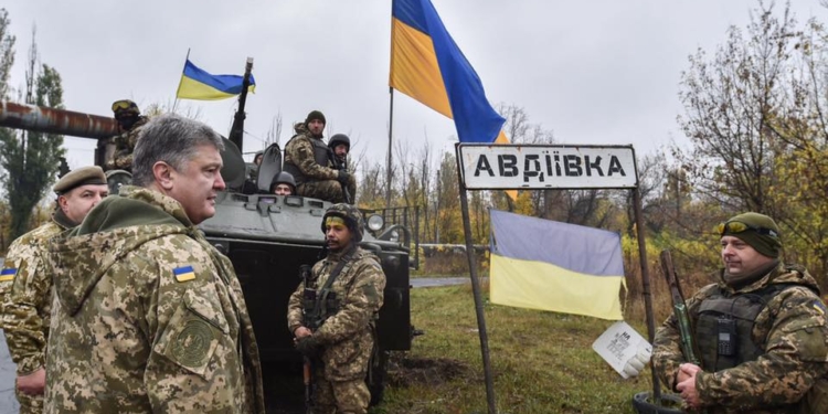 “Гарант независимости нашего государства – украинский воин”. Порошенко провел совещание в Авдеевке