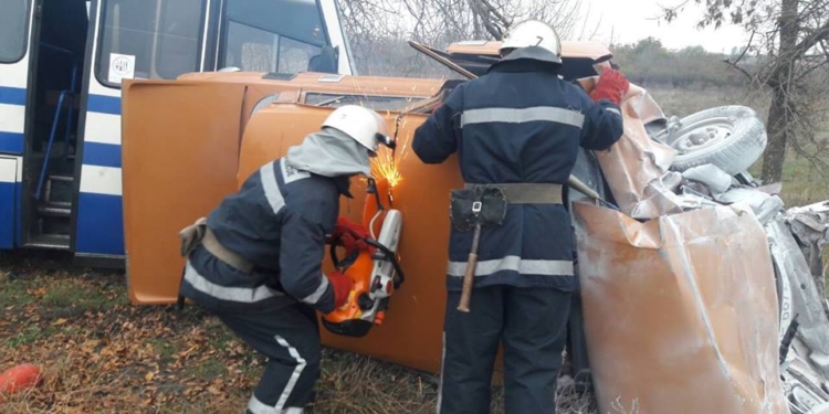 На Николаевщине “Москвич” въехал в рейсовый автобус, погибла женщина