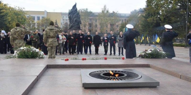 Официальную церемонию ко дню освобождения Украины от немецко-фашистских захватчиков провели в Николаеве