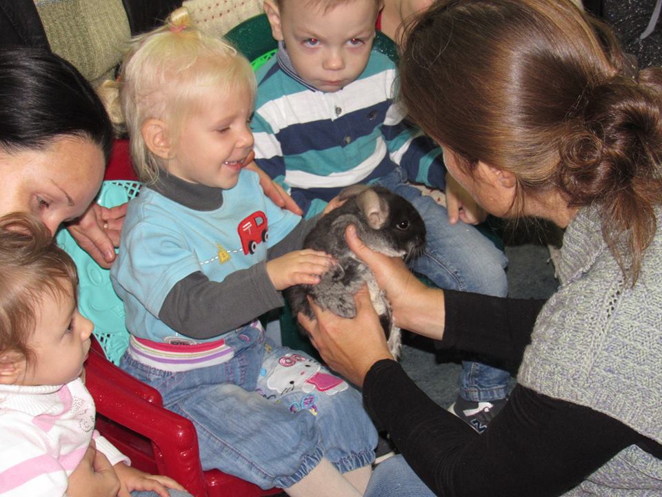 В Николаевском зоопарке продолжает проводить сеансы зоотерапии для детей с особыми потребностями 5