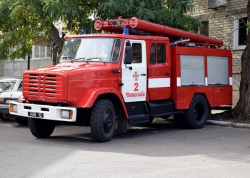 В Николаеве квартиру случайно поджег подросток, а в общежитии из-за отопительных приборов вспыхнула проводка