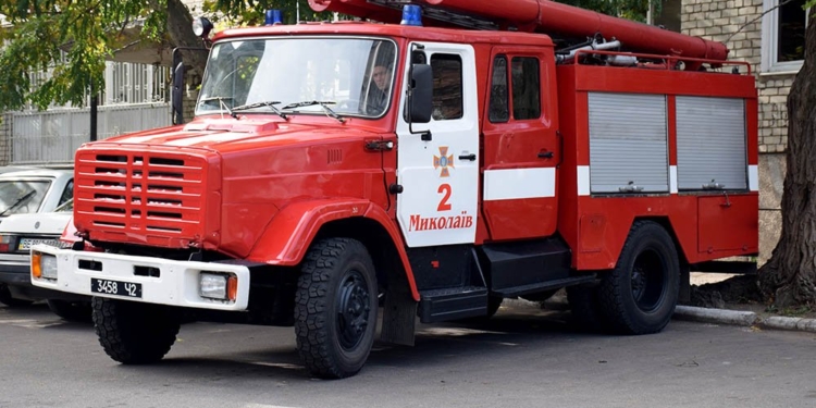В Николаеве квартиру случайно поджег подросток, а в общежитии из-за отопительных приборов вспыхнула проводка