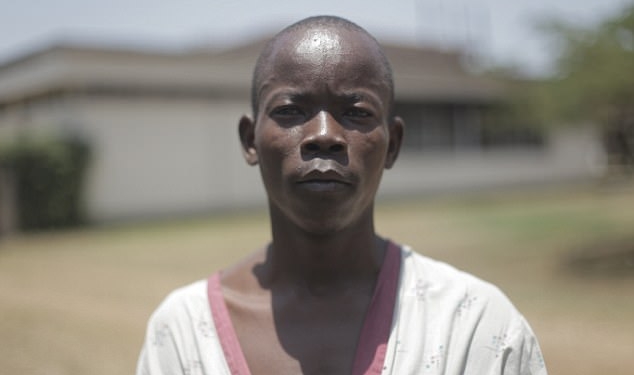 «Теперь я свободен!»: 20-летнему кенийцу сделали операцию, чтобы уменьшить его пятикилограммовые гениталии