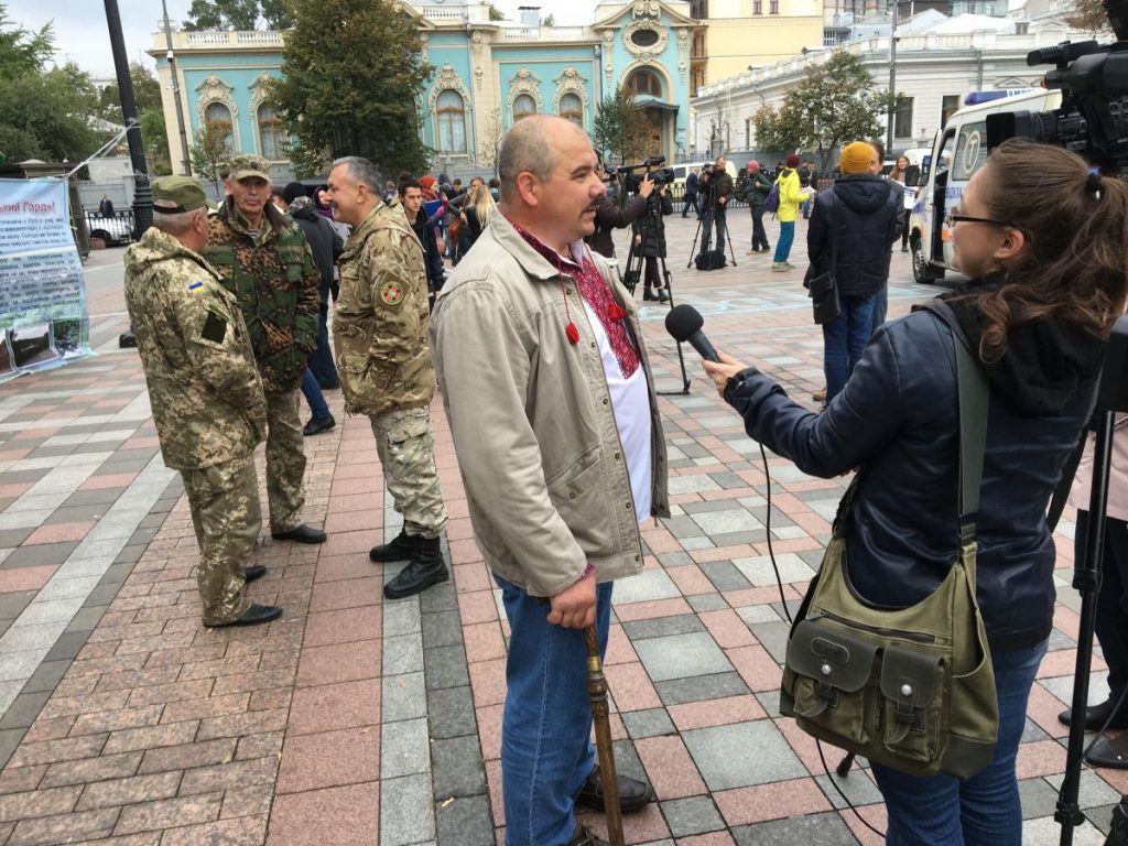 Защитники «Бугского Гарда» собрались под Верховной Радой, чтобы передать депутатам собранные подписи 6