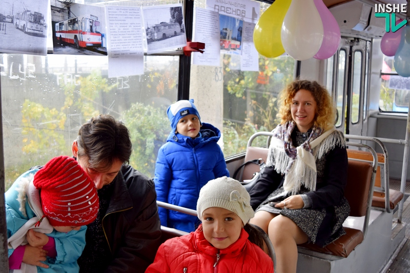 Троллейбусные «покатушки» и тематический торт: в Николаеве празднуют 50-летие николаевского троллейбуса 7