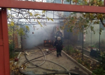 В Николаеве из-за печки вспыхнул пожар – огонь с гаража перекинулся на одну из комнат