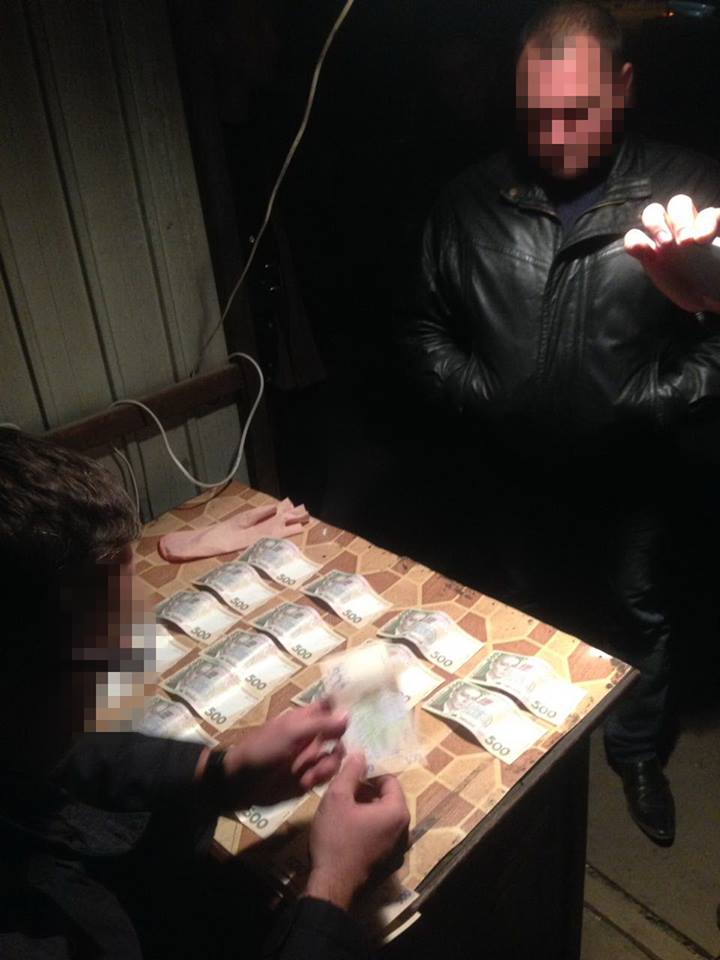 В Донецкой области СБУ задержала полицейского на продаже семи килограммов ртути 5