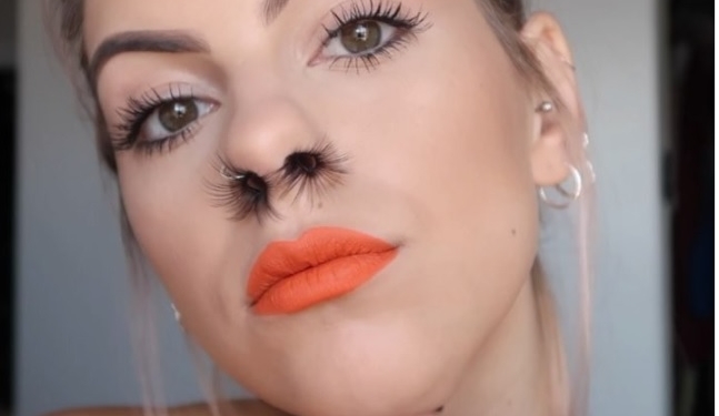 И хорошо, чтобы не стало трендом: в Японии у девушек стало популярным наращивать волосы… в носу