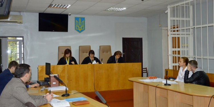 У избивших в Николаеве участника АТО троих молодых людей – «крепкие социальные связи»: Апелляционный суд отклонил апелляции прокурора