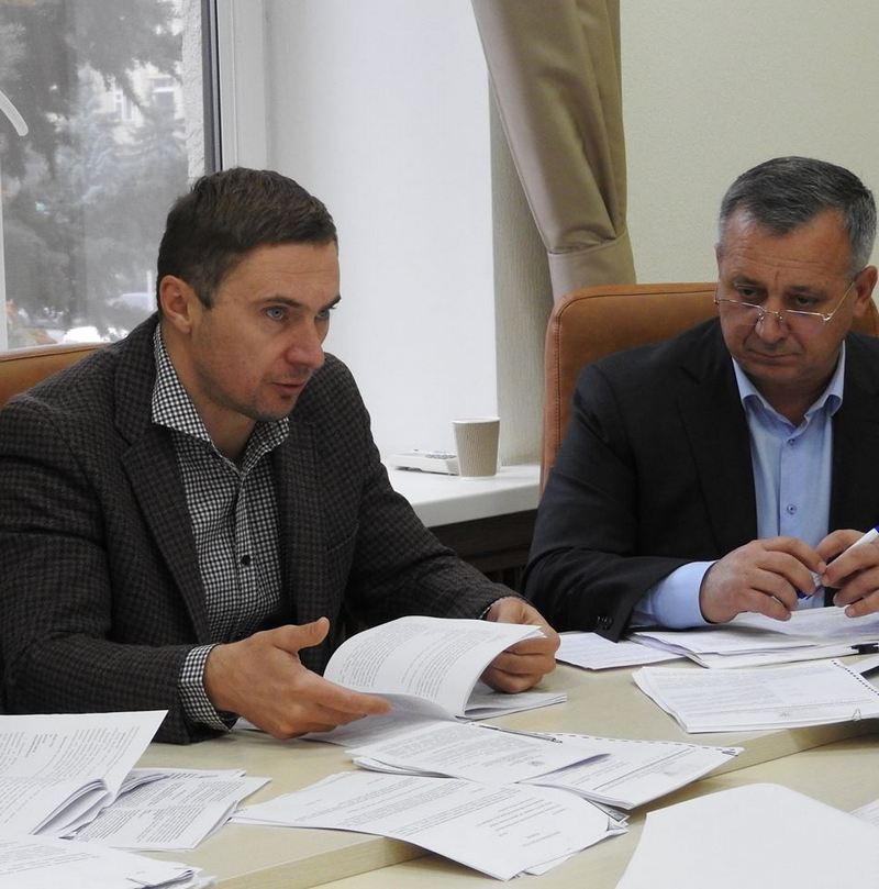 Земельная комиссия Николаевского горсовета обратилась к Казаковой, чтобы она объявила выговоры Палехе и Турупалову 3