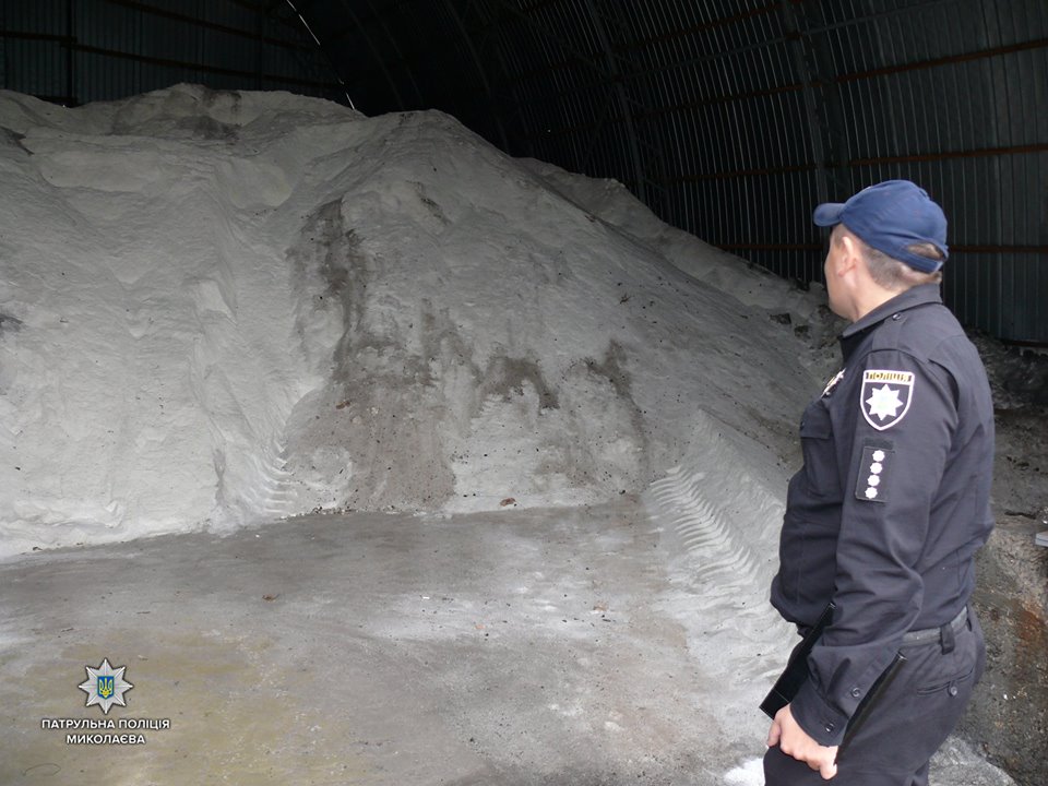 Полиция проверила Николаевский ДЭУ Николаевского облавтодора на готовность к зиме: ГСМ нет, песчано-солевой смеси – только 20% от необходимого 5