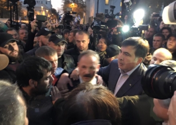 Под Радой побили нардепа Барну