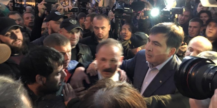 Под Радой побили нардепа Барну