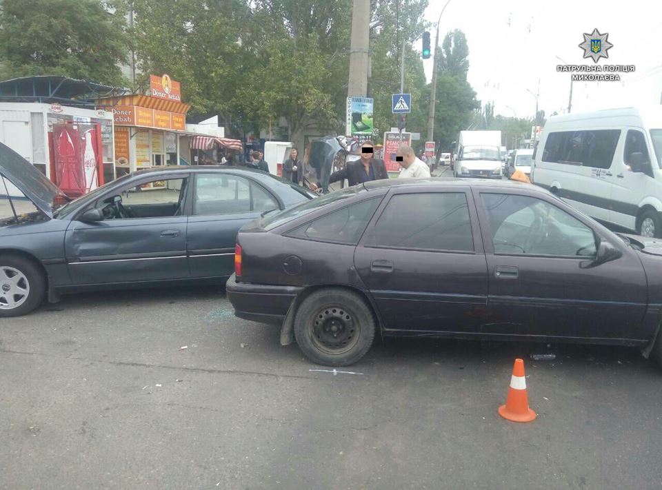 На улицах Николаева патрульные снова «засекли» горожан с наркотиками 7