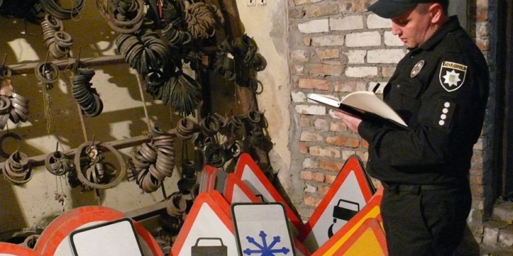 Полиция проверила Николаевский ДЭУ Николаевского облавтодора на готовность к зиме: ГСМ нет, песчано-солевой смеси – только 20% от необходимого