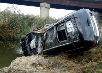 И снова Троицкий мост у Новой Одессы на Николаевщине – с дороги слетела легковушка