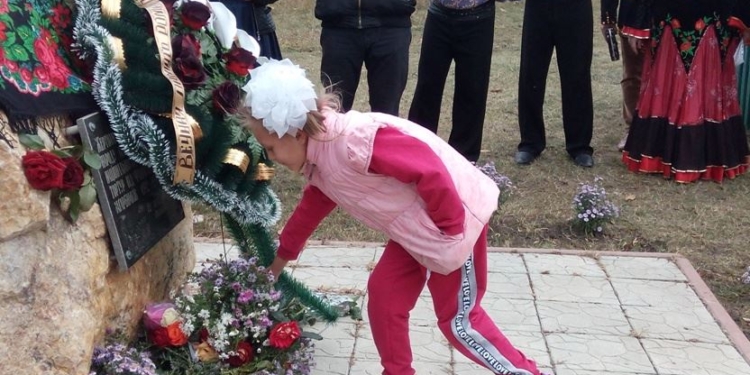 Память уничтоженных в 1943-м году фашистами 5 тысяч карпатских ромов на Николаевщине почтили митингом-реквиемом