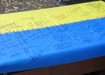 «Велика українська хода» в Вознесенске: флаги растянулись на 1 км