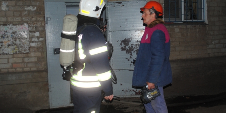 В пятиэтажке по Николаевской горела квартира – спасатели не дали угореть троим людям