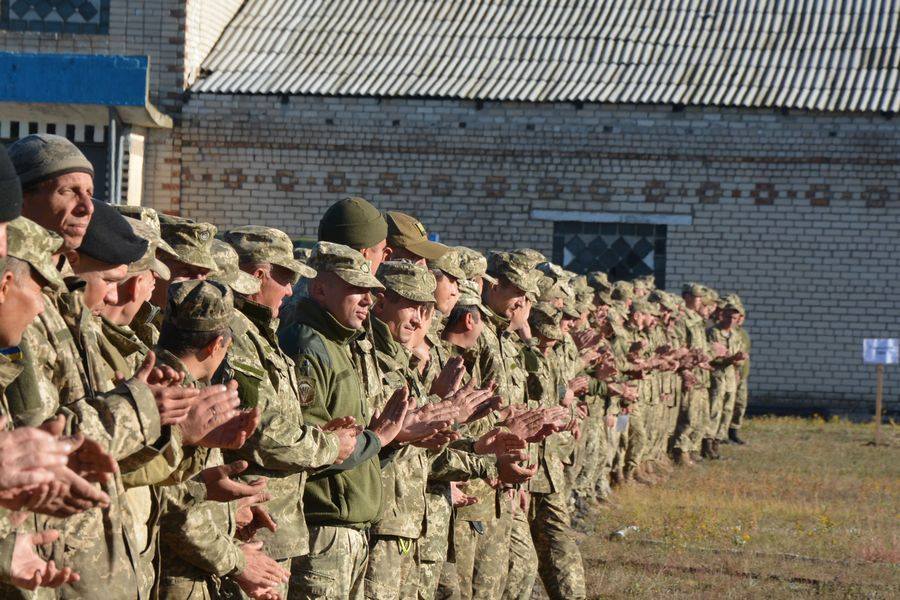 Кто-то подписал контракт, а кто-то поехал домой: николаевские десантники завершили обучение резервистов первой очереди 12