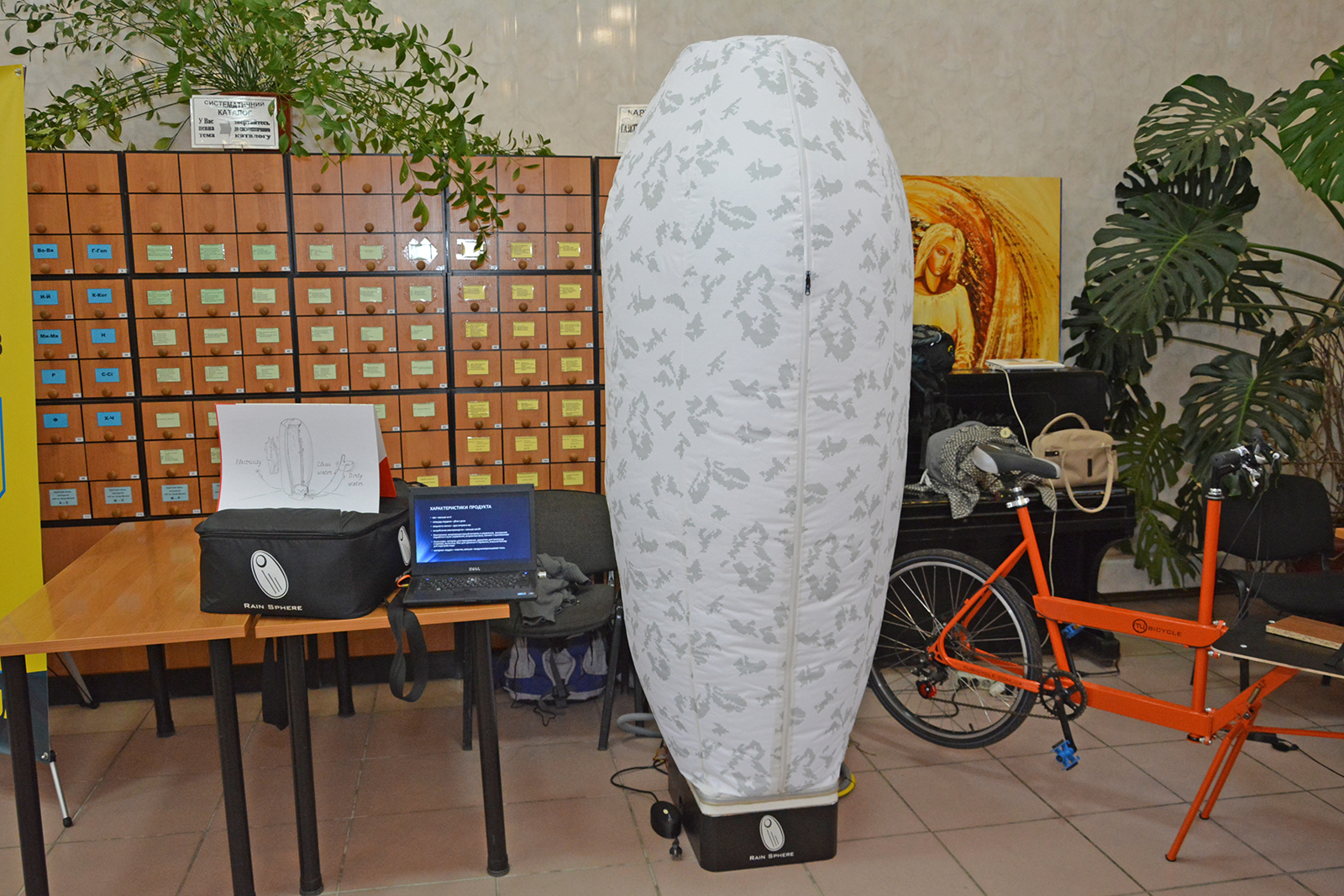 В Николаеве презентовали социальную сеть и душевую капсулу для велосипедистов