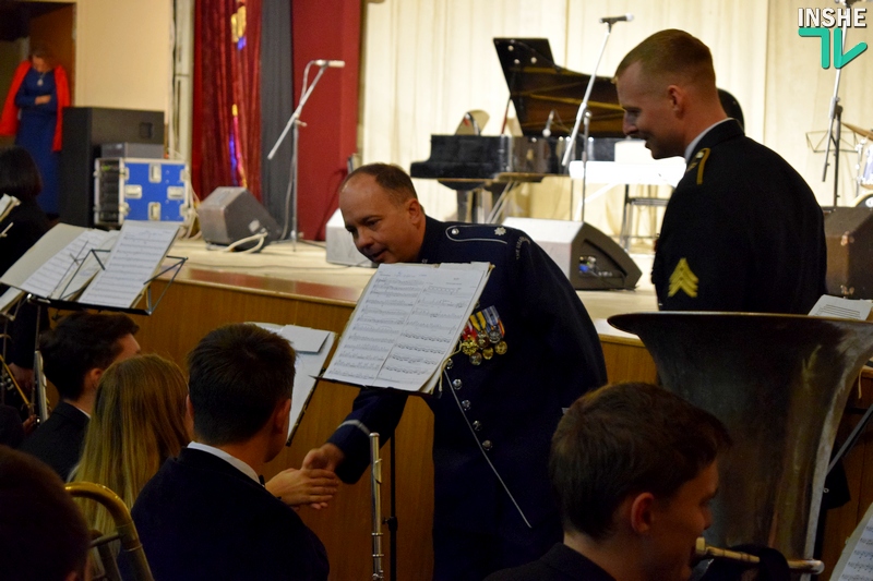 «Музыка объединяет»: в Николаеве марш украинских ВМС вместе сыграли оркестры украинской морской пехоты и брасс-квинтет оркестра ВВС США в Европе 11