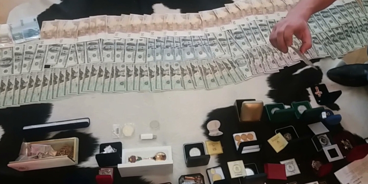 Горячая тема. Как правоохранители воруют во время обысков, и почему им все сходит с рук