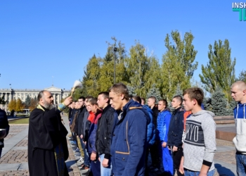 Не на позицию, а в элитные войска: в Николаеве проводили первых осенних призывников