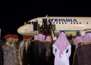 С официальным визитом. Порошенко прибыл в Саудовскую Аравию