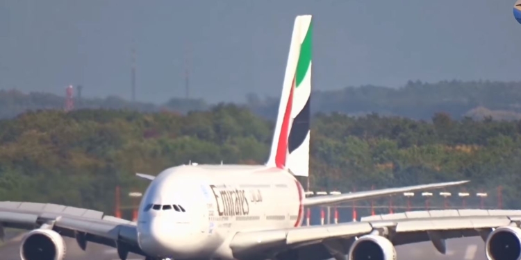 Как посадить самолет во время бури. Пилотам в Германии это удалось