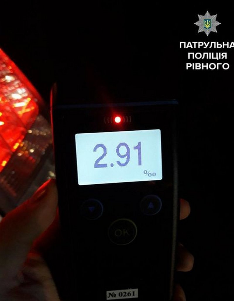 В Ровно пытались линчевать пьяную водительницу, протаранившую четыре автомашины 1