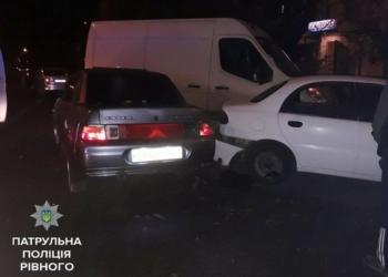 В Ровно пытались линчевать пьяную водительницу, протаранившую четыре автомашины