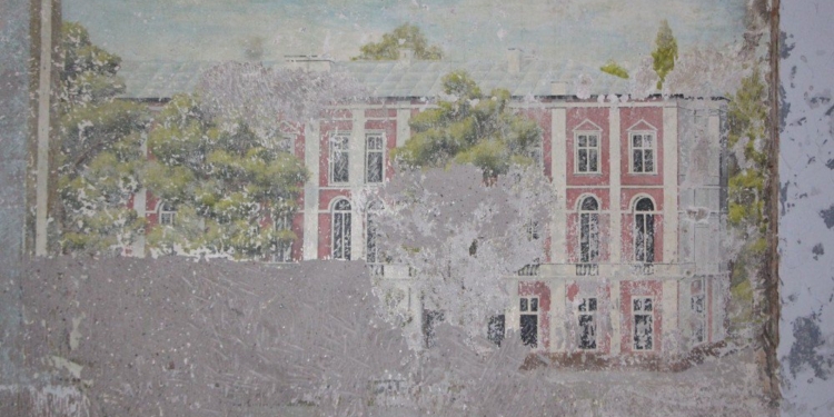 В Одессе во время ремонта здания обнаружили дореволюционное панно