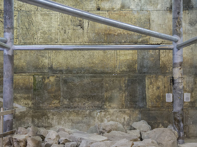 В Иерусалиме обнаружили фрагменты древнего театра. Возраст находки - около 2 тыс.лет 9