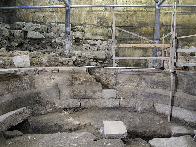 В Иерусалиме обнаружили фрагменты древнего театра. Возраст находки - около 2 тыс.лет 11