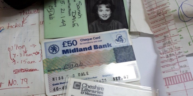 В манчестерском клубе нашли кошелек, потерянный 30 лет назад. И разыскали его хозяйку